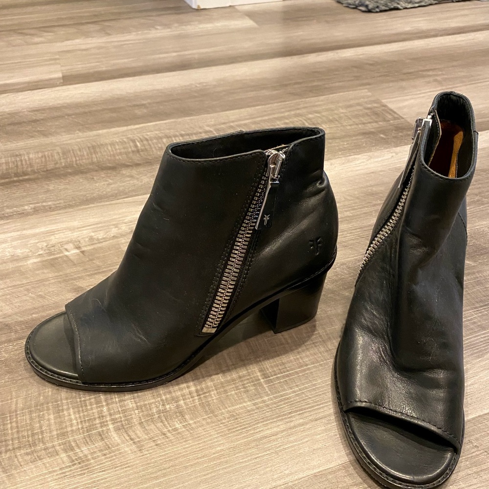 Frye Brielle Black Leather Peep Toe Ankle Zip Booties 8.5. Lightly worn.